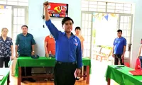 Phó trưởng khu phố 20 tuổi viết đơn xin nhập ngũ