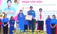 Tuyên dương Thanh niên tiên tiến làm theo lời Bác tại Bình Dương