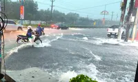 Hồ thủy lợi lớn nhất nước xả tràn, Bình Dương dự báo mưa lớn và ngập úng