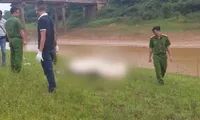 Đi giăng lưới, phát hiện thi thể nam giới bị trói tay trôi sông