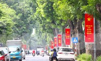 Đường phố Hà Nội rực rỡ cờ hoa chào mừng Quốc khánh 2-9