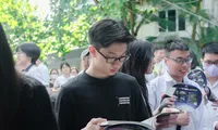 &apos;Kĩ thuật Casio từ A-Z&apos; – Cuốn sách gây &apos;sốt&apos; tại Ngày hội Tuyển sinh khối các ngành Khoa học và Công nghệ 2025