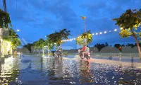Nước tràn bờ hồ trung tâm Cần Thơ, phố ẩm thực ngập sâu