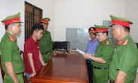 Bắt hai cha con phối hợp lừa người phụ nữ hơn 10 tỷ đồng