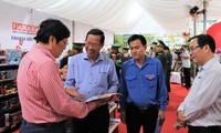 Hơn 10.000 đầu sách tại &apos;Đường sách Xứ Dừa&apos; phục vụ người dân Bến Tre