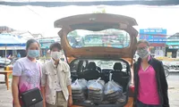 Ấm lòng những suất ăn từ bạn trẻ tiếp sức tuyến đầu chống dịch