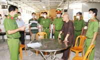 Cơ quan cảnh sát điều tra thực hiện lệnh bắt ông Phúc
