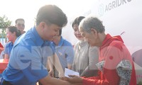 Đoàn công tác T.Ư Đoàn thăm, tặng quà Mẹ Việt Nam anh hùng