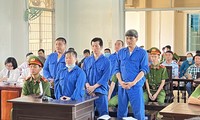 Cựu cán bộ hải quan hầu tòa vì buôn lậu hàng trăm tấn đường cát