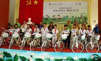 Tặng xe đạp cho học sinh nghèo vượt khó TP Cần Thơ