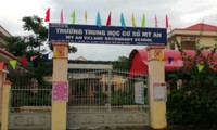 Tát học sinh không thuộc bài, nữ giáo viên bị phụ huynh vào trường hành hung 