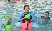 Kình ngư Ánh Viên dạy bơi miễn phí cho trẻ em 