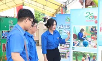 Bến Tre triển lãm ảnh 25 năm - Dấu ấn áo xanh tình nguyện