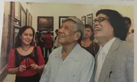 Tổng Bí thư Lê Khả Phiêu thăm triển lãm tranh của họa sĩ Lê Hàn và Lê Huyên năm 2001