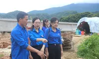 Khen thưởng thanh niên dũng cảm cứu 2 cháu nhỏ bị lũ cuốn trôi ở Thanh Hóa