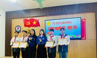 Tuyên dương nhóm học sinh ở Thanh Hóa nhặt được bọc tiền trả lại người đánh mất