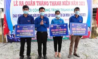 Đoàn viên các cơ sở đoàn với hoạt động làm vệ sinh môi trường hưởng ứng lời kêu gọi của Tỉnh đoàn Quảng Bình.