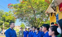 Thăm tặng quà