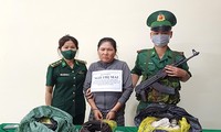 Bắt giữ hai người phụ nữ vận chuyển trái phép hơn 50kg thuốc nổ 
