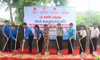 Một hoàn cảnh khó khăn được hỗ trợ xây &apos;Nhà đại đoàn kết&apos; 