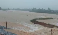 Mưa lũ tại miền Trung diễn biến phức tạp: Vỡ đê quai đập thủy lợi ở Quảng Bình