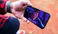 Chiếc iPhone 13 được đồn đại sẽ có màn hình tốc độ làm tươi cao. Ảnh Cnet.