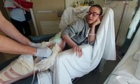 Chantelle Doyle, 35 tuổi đã kể lại việc cô bị cá mập trắng lớn tấn công khi đang lướt sóng vào năm 2020.