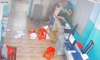 Truy tìm người đàn ông xông vào trụ sở tấn công công an phường