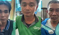 Bắt băng dàn cảnh móc túi trên xe buýt ở TPHCM