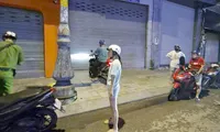 Cô gái hoang báo bị cướp để &apos;biển thủ&apos; tiền trúng vé số của mẹ 