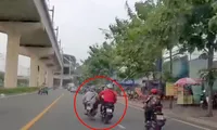 Lấy lời khai người đạp ngã nam thanh niên đi xe máy ở TPHCM