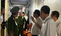 Chủ tịch TPHCM Nguyễn Văn Được xuống hiện trường vụ cháy 8 người chết