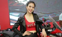 Dàn người đẹp khoe sắc bên dàn môtô phân khối lớn