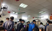Chờ 3 tiếng để bấm biển số ô tô ngày đầu giảm 50% lệ phí trước bạ