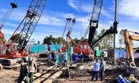 Vụ bé trai rơi xuống ống cọc bê tông sâu 35m: Đã khoan xuống độ sâu đáy cọc 