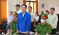 Cựu giám đốc trung tâm đăng kiểm móc ngoặc chủ gara để nhận tiền hối lộ