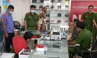 Trộm đu dây vào cửa hàng xe máy rồi rinh két sắt, dắt xe ga