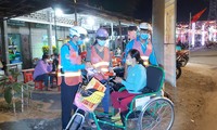 Những phần quà Tết ấm áp nghĩa tình ngày đầu năm