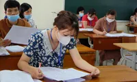 Giám thị chấm thi tốt nghiệp THPT 2021. Ảnh: Diệp An