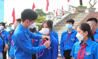 Kết nạp đoàn viên cho các học sinh tiêu biểu trường THCS Lý Tự Trọng, Hòa Bình 