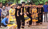 Thanh niên các dân tộc giao lưu văn nghệẢnh: TTXVN