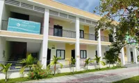 Sau khi đóng cửa cơ sở cũ, trường quốc tế Chồi Xanh Green Shoots International School thuê phòng tại Trường Liên cấp Victoria cách 10km để tiếp tục hoạt động 