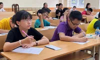 Học sinh tham gia đánh giá năng lực để xét tuyển vào Trường THCS Năng khiếu (Trường ĐH Sư phạm Hà Nội) vừa qua Ảnh: NGHIÊM HUÊ