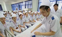 Sinh viên y khoa &apos;ra trận&apos;