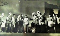 Đoàn cải lương Nam Bộ những năm 1960. (Tư liệu) 