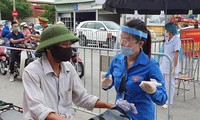 Đoàn viên thanh niên Hải Dương tham gia hỗ trợ hoạt động tại các chốt kiểm soát phòng, chống dịch COVID-19 Ảnh: CTV