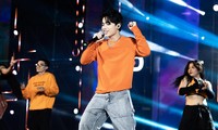 Sau chuỗi ngày miệt mài &quot;chạy show&quot;, MONO gặp vấn đề sức khỏe ngay trên sân khấu 