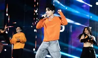 Sau chuỗi ngày miệt mài &quot;chạy show&quot;, MONO gặp vấn đề sức khỏe ngay trên sân khấu 
