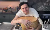 Brooklyn Beckham bị chỉ trích vì các clip nấu ăn &quot;vô tri&quot;, bỏ quên nút chai rượu trong đồ ăn