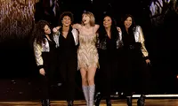 &quot;Nữ tỷ phú tự thân&quot; Taylor Swift thưởng 5000 tỷ đồng cho ê-kíp The Eras Tour
